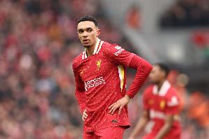 内维尔：阿诺德在皇马会面临激烈的位置竞争，他需要提高防守能力