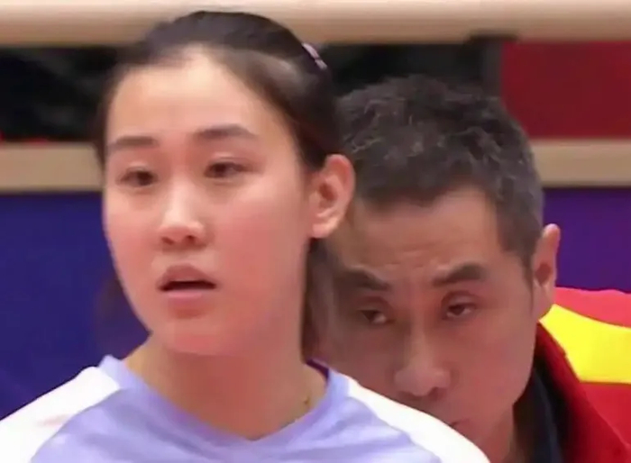 开云体育下载-娜塔丽亚体力不支，天津女排憾负！教练组应多给新人机会|娜塔莉亚|江苏|队员|女排联赛|上海女排_新浪新闻